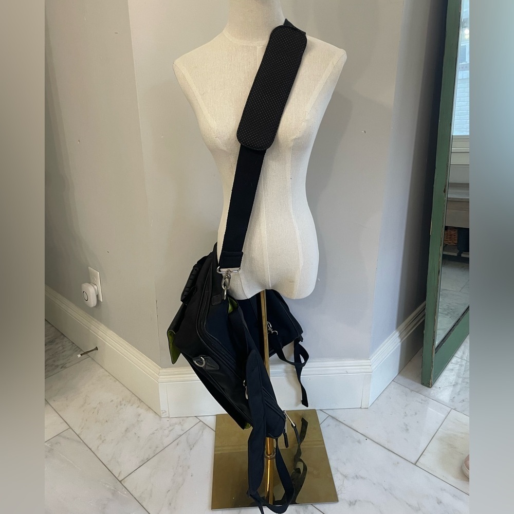 Ossington NY convertible folding garment travel bag shoulder back & hand straps - Picture 3 of 15